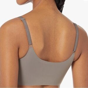 True & Co. True body boost Scoop neck bra adjustable strap wire free gray size M
